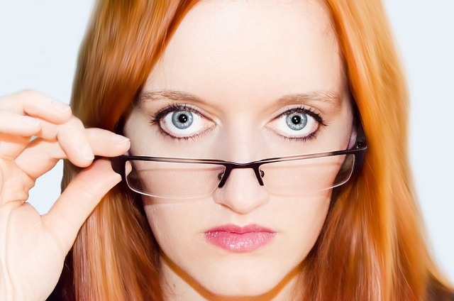 žena oko brýle